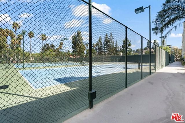5530 Owensmouth Avenue 316, Woodland Hills (los Angeles), CA 91367
