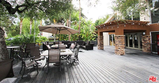 5530 Owensmouth Avenue 316, Woodland Hills (los Angeles), CA 91367