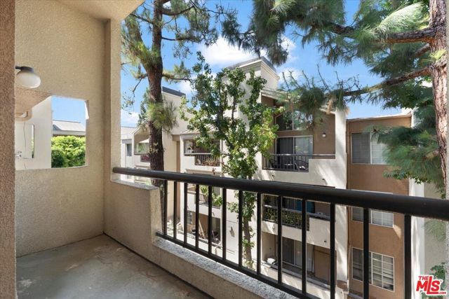 5530 Owensmouth Avenue 316, Woodland Hills (los Angeles), CA 91367