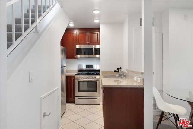 5530 Owensmouth Avenue 316, Woodland Hills (los Angeles), CA 91367