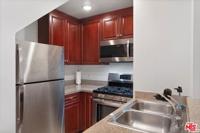 5530 Owensmouth Avenue 316, Woodland Hills (los Angeles), CA 91367