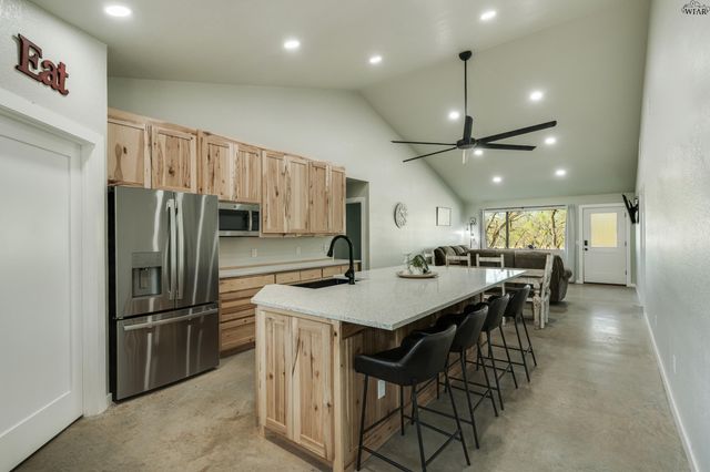 1822 N FM 368, Iowa Park, TX 76367