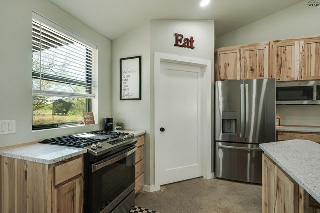 1822 N FM 368, Iowa Park, TX 76367