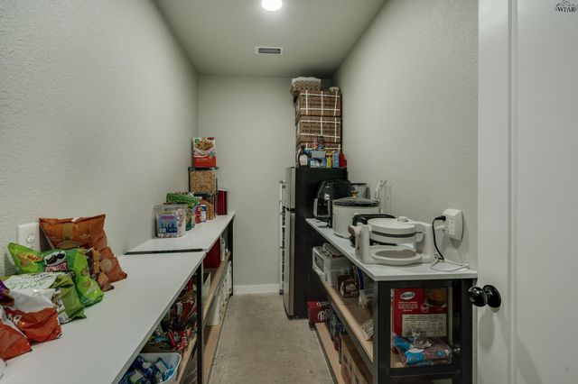 1822 N FM 368, Iowa Park, TX 76367