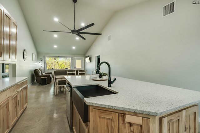 1822 N FM 368, Iowa Park, TX 76367