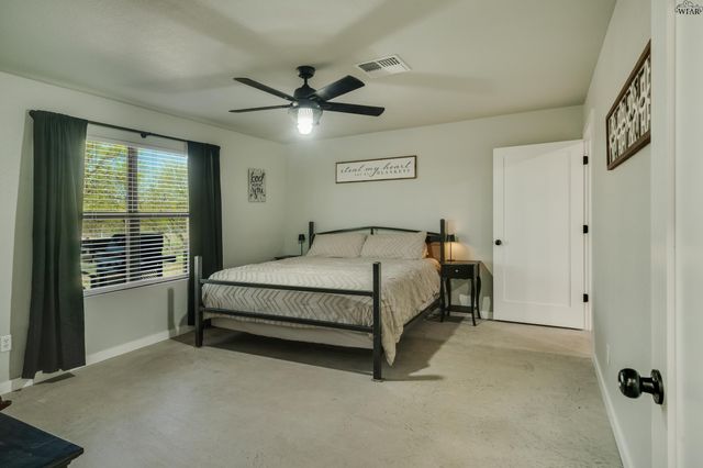 1822 N FM 368, Iowa Park, TX 76367