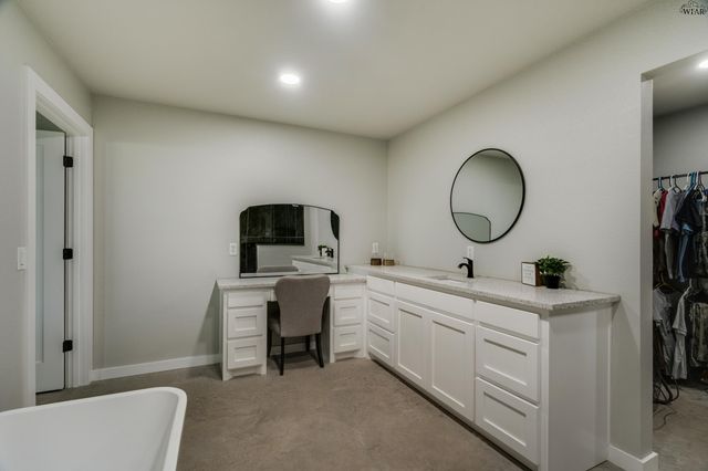 1822 N FM 368, Iowa Park, TX 76367