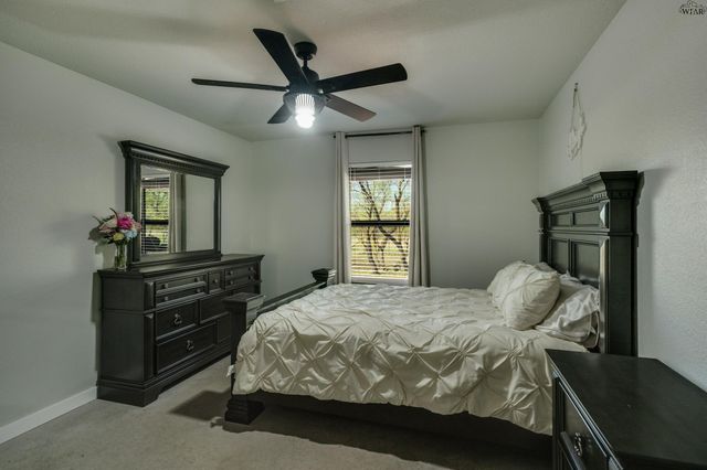 1822 N FM 368, Iowa Park, TX 76367