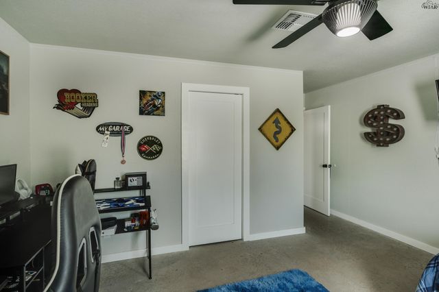 1822 N FM 368, Iowa Park, TX 76367