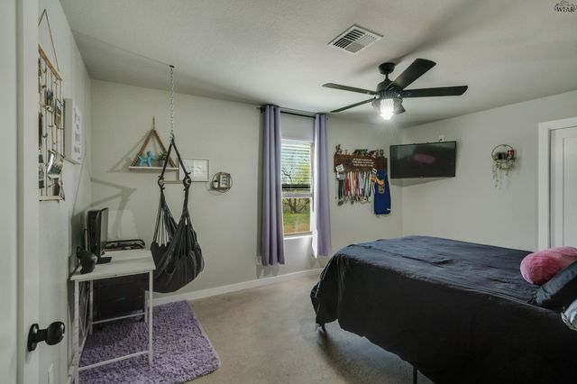 1822 N FM 368, Iowa Park, TX 76367