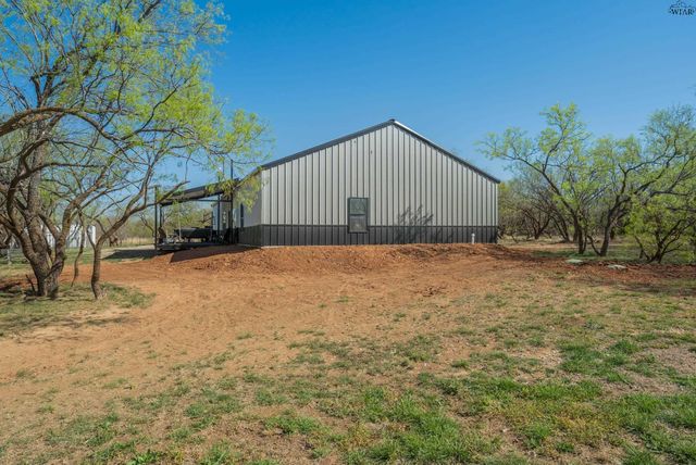 1822 N FM 368, Iowa Park, TX 76367