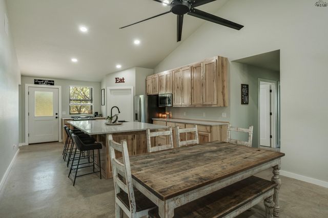 1822 N FM 368, Iowa Park, TX 76367