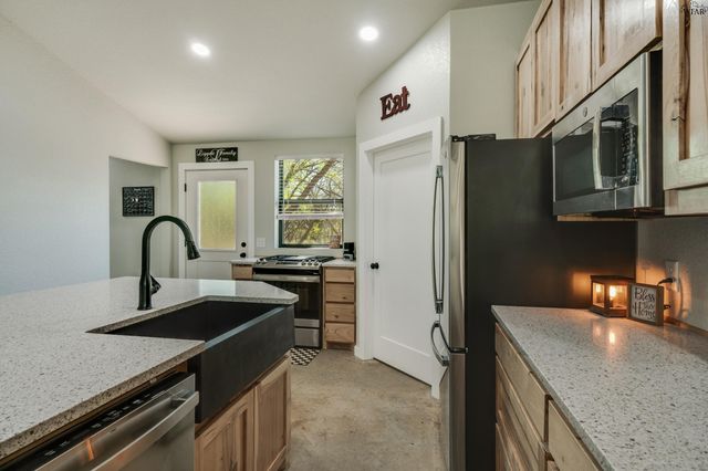 1822 N FM 368, Iowa Park, TX 76367