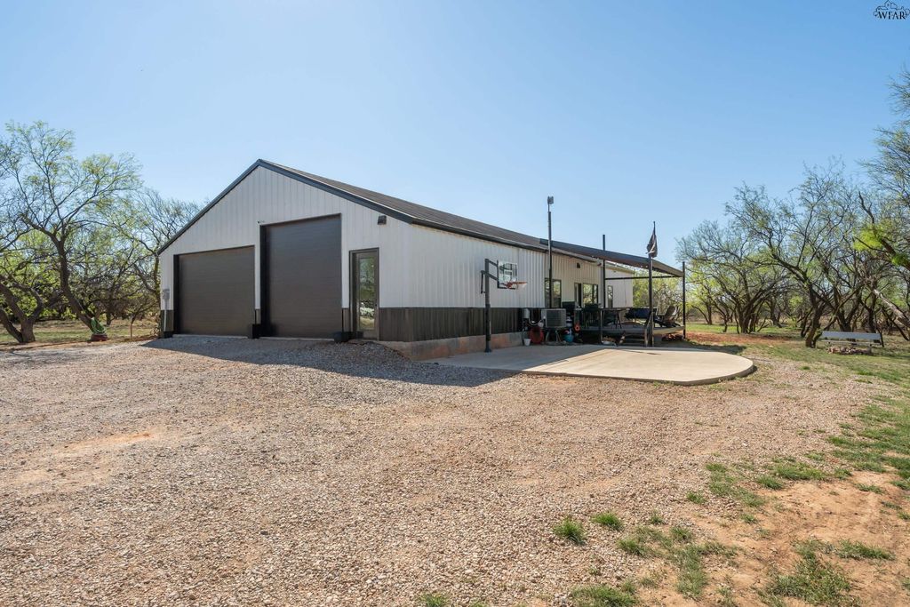 1822 N FM 368, Iowa Park, TX 76367