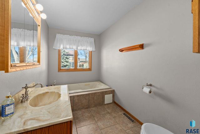 4700 E Alpine Cir Circle, Sioux Falls, SD 57110