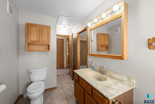 4700 E Alpine Cir Circle, Sioux Falls, SD 57110