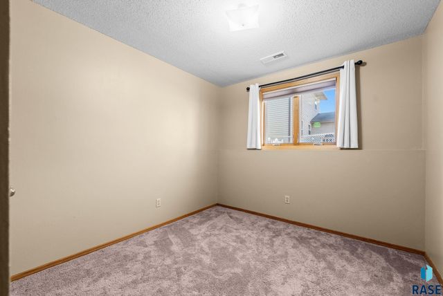 4700 E Alpine Cir Circle, Sioux Falls, SD 57110