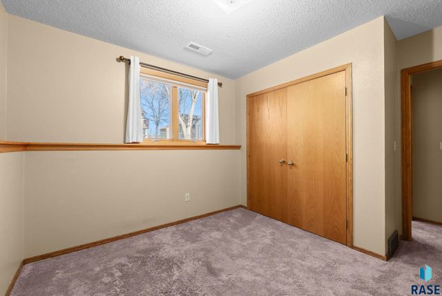 4700 E Alpine Cir Circle, Sioux Falls, SD 57110