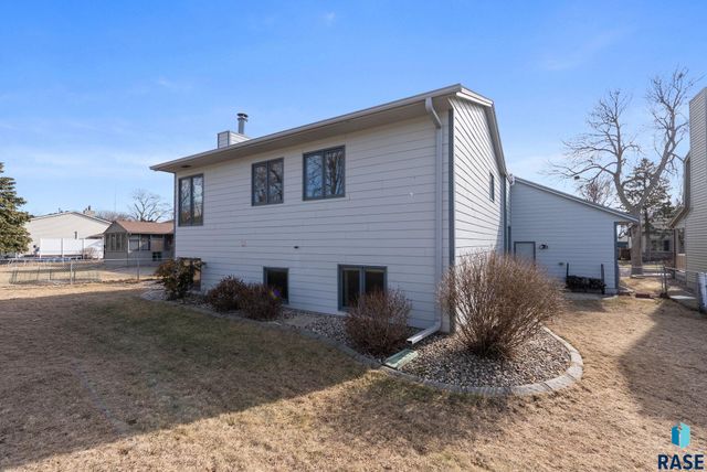 4700 E Alpine Cir Circle, Sioux Falls, SD 57110