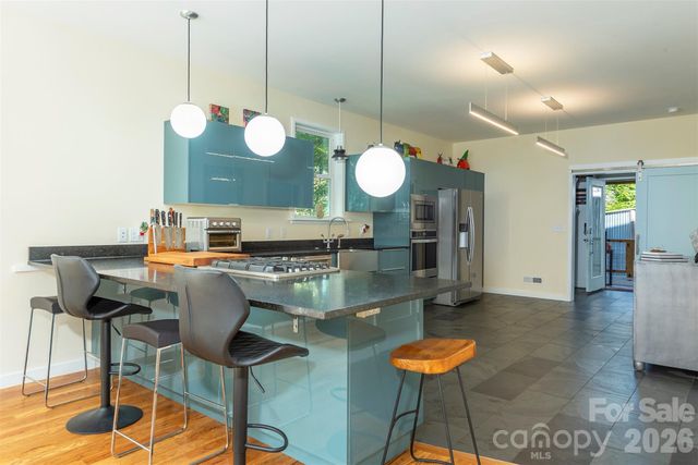 84 West Street, Weaverville, NC 28787