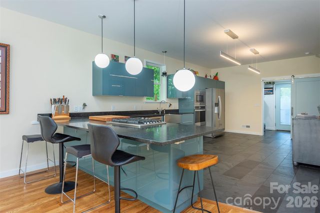 84 West Street, Weaverville, NC 28787