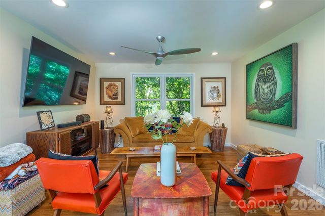 84 West Street, Weaverville, NC 28787