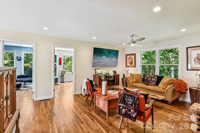 84 West Street, Weaverville, NC 28787