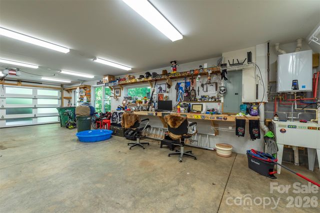 84 West Street, Weaverville, NC 28787