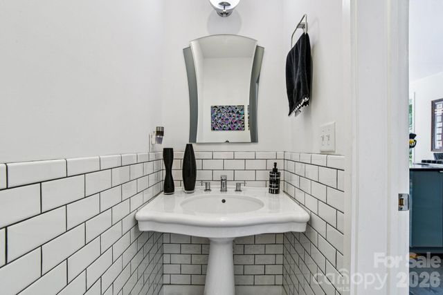 84 West Street, Weaverville, NC 28787