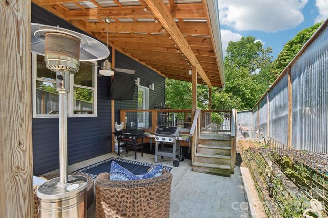 84 West Street, Weaverville, NC 28787