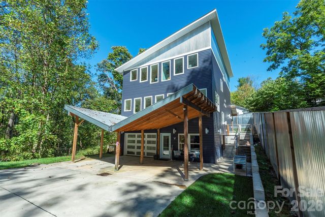 84 West Street, Weaverville, NC 28787