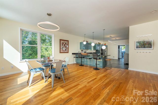 84 West Street, Weaverville, NC 28787