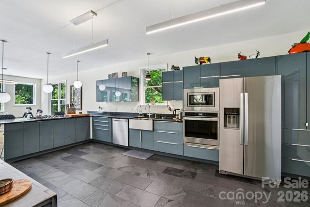 84 West Street, Weaverville, NC 28787