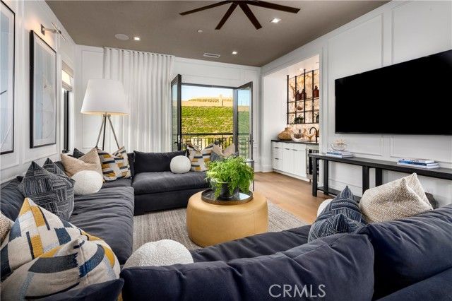 541 PENINSULA, Irvine, CA 92602