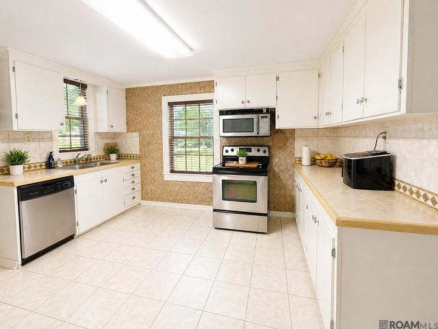2794 Rush St, Slaughter, LA 70777