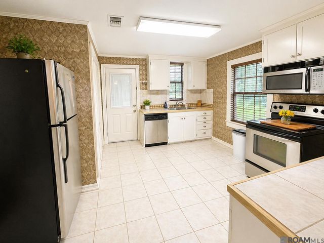 2794 Rush St, Slaughter, LA 70777