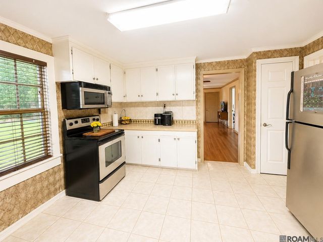 2794 Rush St, Slaughter, LA 70777