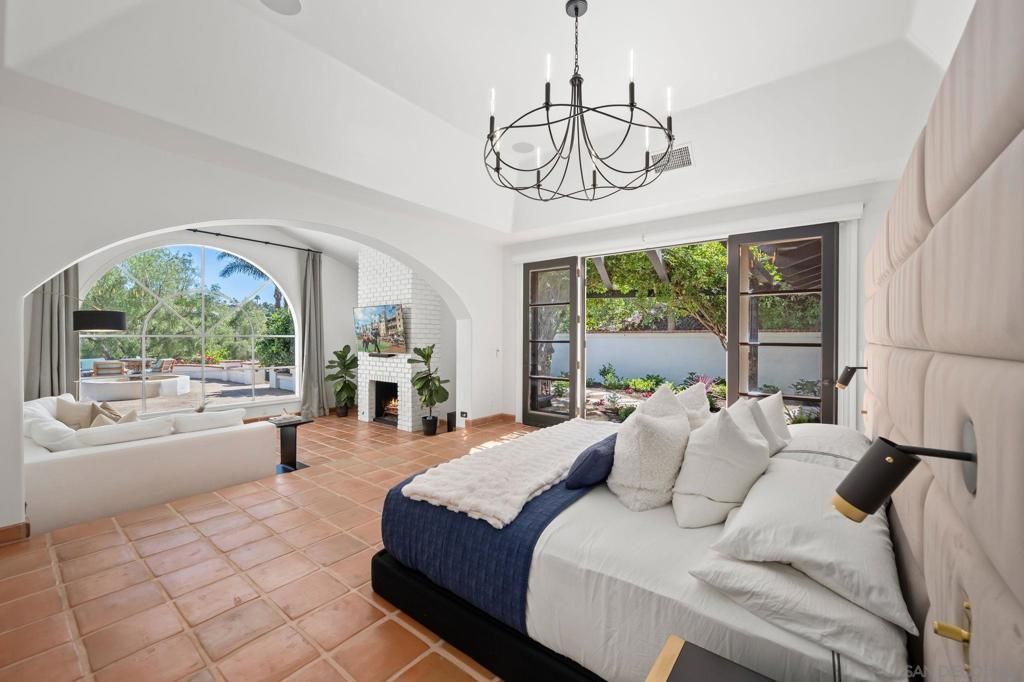 Image 11 of property listing at 5354 El Camino Del Norte, Rancho Santa Fe, CA 92067