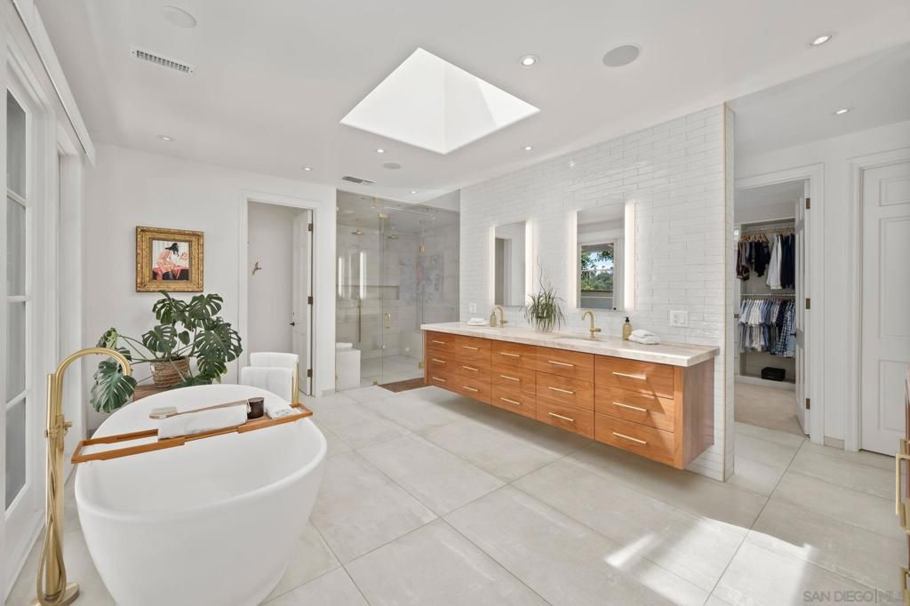 Image 14 of property listing at 5354 El Camino Del Norte, Rancho Santa Fe, CA 92067