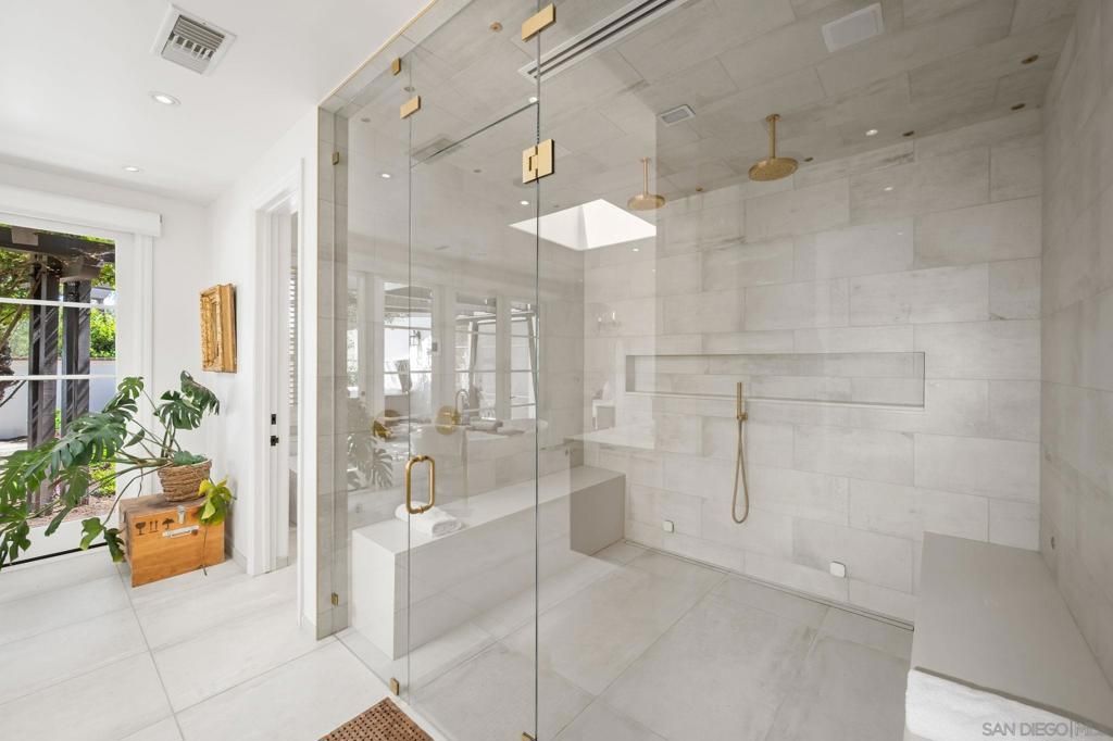 Image 15 of property listing at 5354 El Camino Del Norte, Rancho Santa Fe, CA 92067