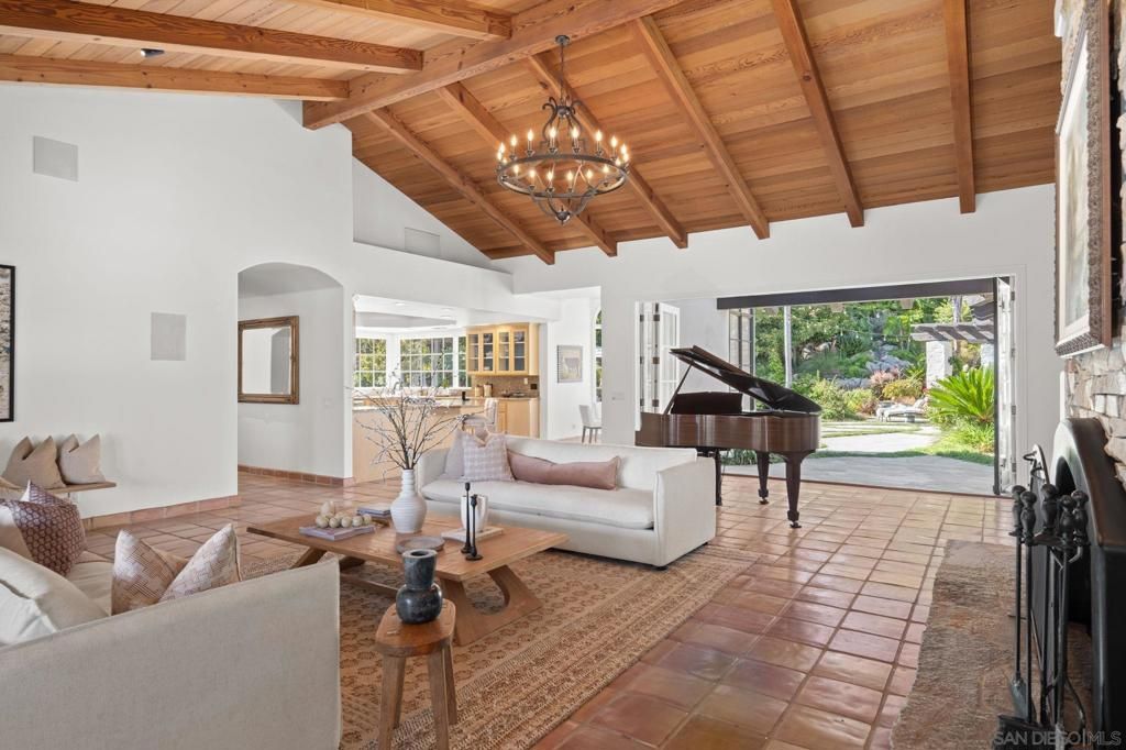 Image 5 of property listing at 5354 El Camino Del Norte, Rancho Santa Fe, CA 92067