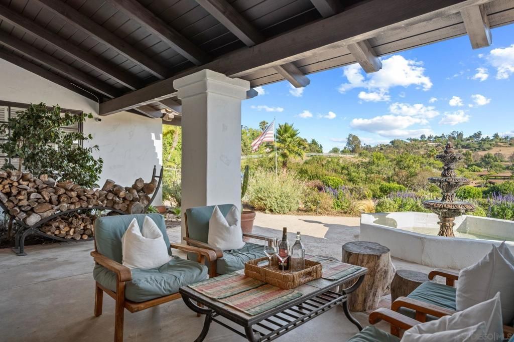 Image 7 of property listing at 5354 El Camino Del Norte, Rancho Santa Fe, CA 92067