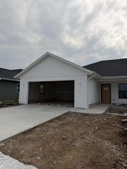 984 Bell Circle, Arlington, WI 53911