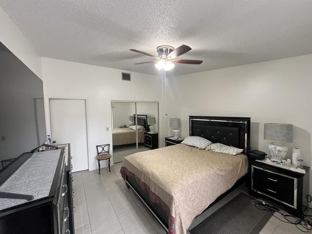 172 Meadows Drive, Boynton Beach, FL 33436