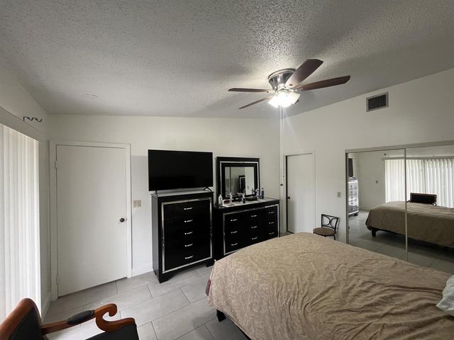 172 Meadows Drive, Boynton Beach, FL 33436