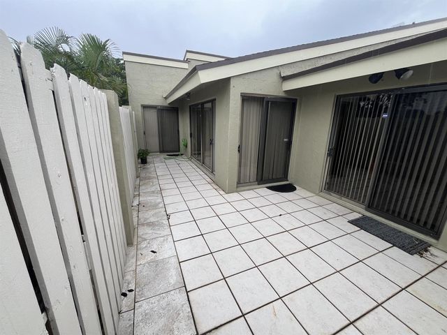 172 Meadows Drive, Boynton Beach, FL 33436