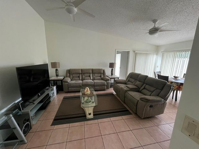 172 Meadows Drive, Boynton Beach, FL 33436