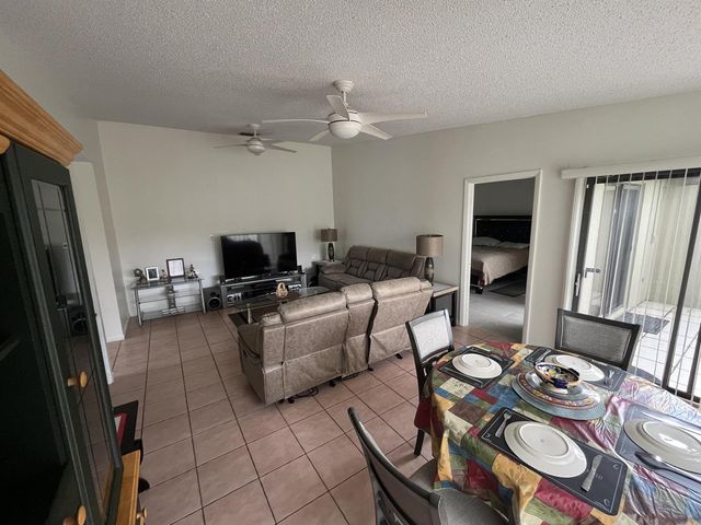 172 Meadows Drive, Boynton Beach, FL 33436