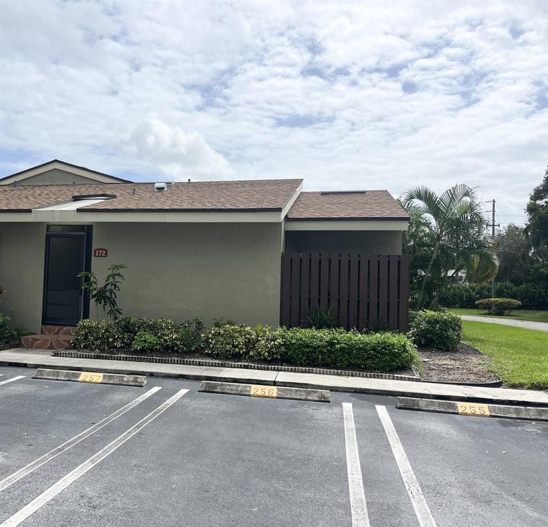 172 Meadows Drive, Boynton Beach, FL 33436