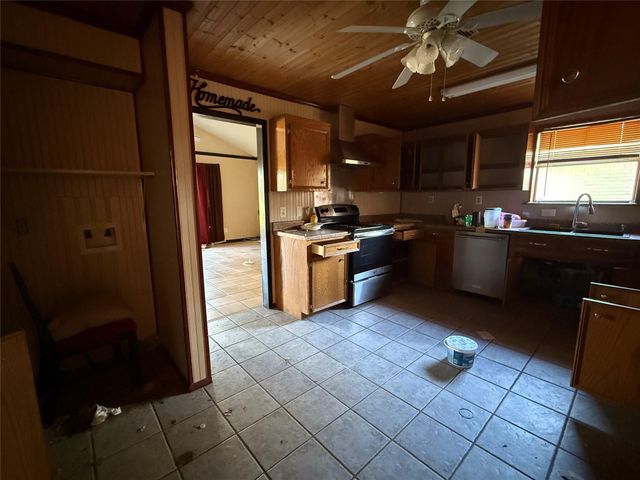 252 Bastrop Street, Angleton, TX 77515